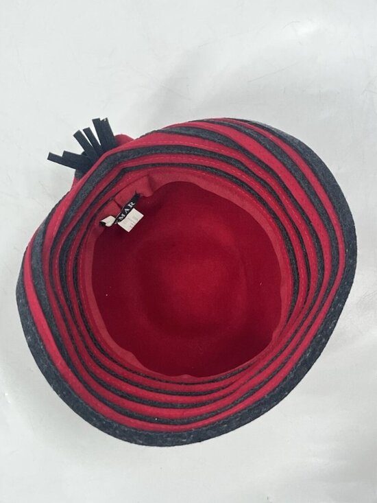 Vtg Memar Red Black Wool Hat Made in Italy Cloche Floral Accent Statement Hat main image 5